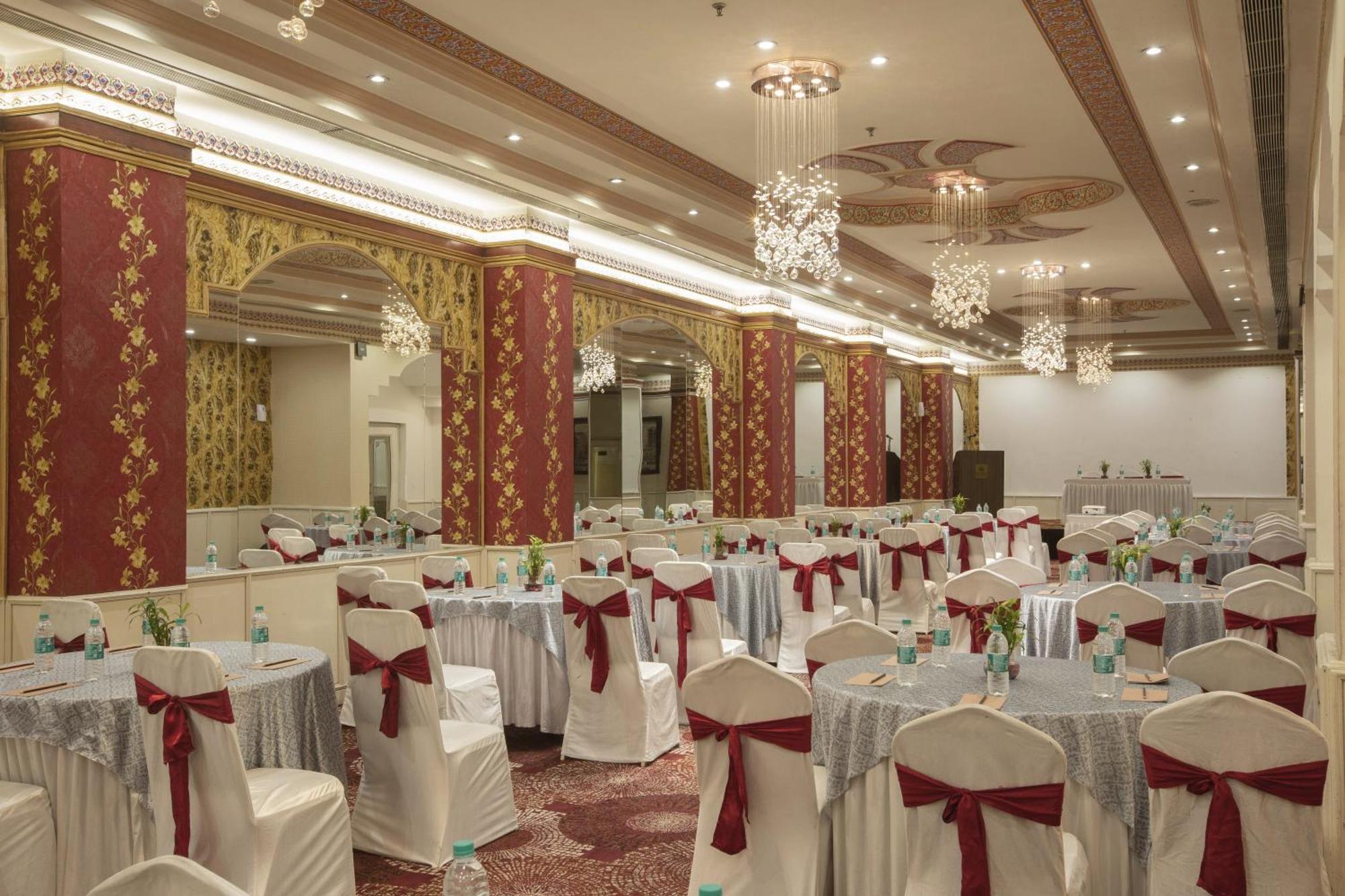 Vesta Maurya Palace Hotel Jaipur Bagian luar foto